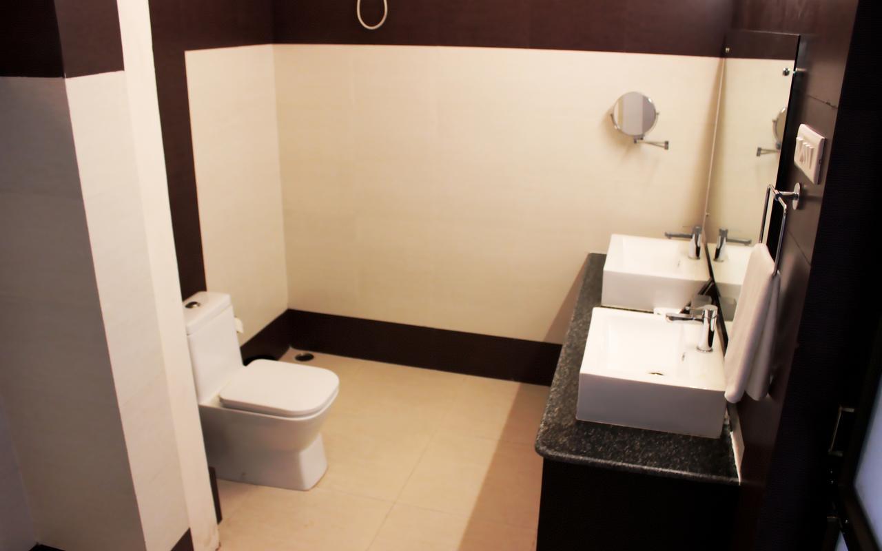 Hotel Grand Tizu Dimāpur Buitenkant foto